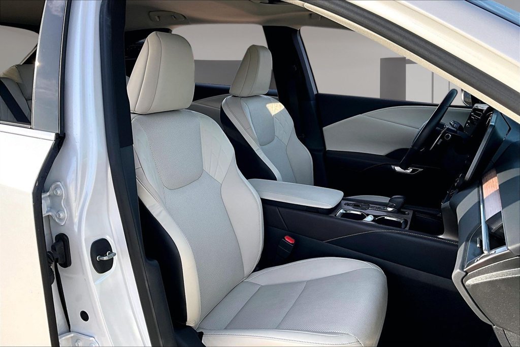 Used 2024 Lexus RX 350 Premium w/ Accessory Package (A2) FWD image 7