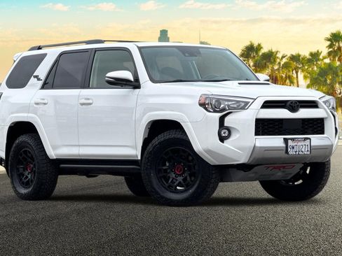 Certified 2024 Toyota 4Runner TRD Off-Road Premium w/ TRD Black Wheel Package (TMS) AWD/4WD image 2