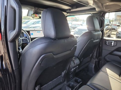 Used 2024 Jeep Wrangler High Altitude image 13