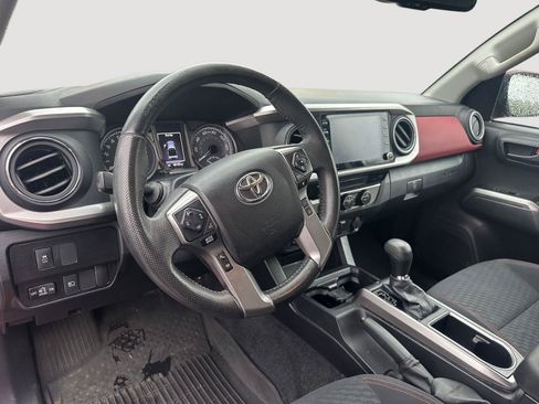 Certified 2022 Toyota Tacoma SR5 RWD image 10