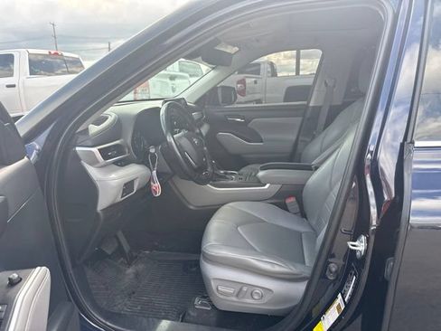 Used 2020 Toyota Highlander XLE w/ Protection Package #3 AWD/4WD image 10