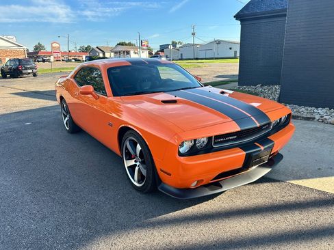 Used 2012 Dodge Challenger SRT8 RWD image 3