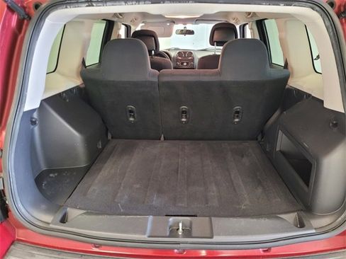 Used 2012 Jeep Patriot Latitude w/ Altitude Pkg image 13