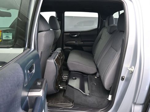 Used 2017 Toyota Tacoma TRD Sport image 30