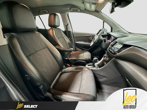 Used 2019 Chevrolet Trax LT w/ LT Convenience Package AWD/4WD image 28