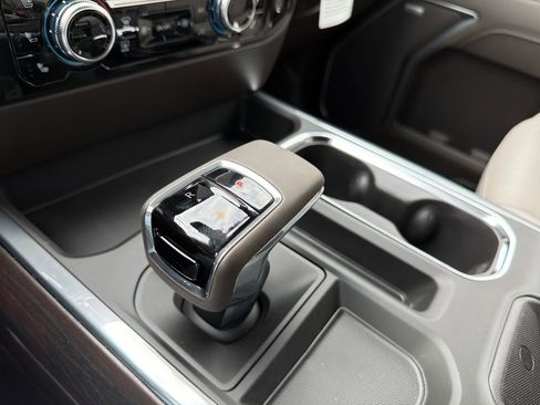 New 2026 GMC Sierra 1500 SLT image 18