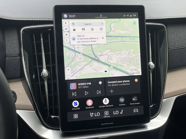 Certified 2025 Volvo XC90 B5 Plus AWD/4WD image 19