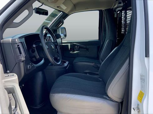 Used 2024 Chevrolet Express 2500 w/ Driver Convenience Package RWD image 7