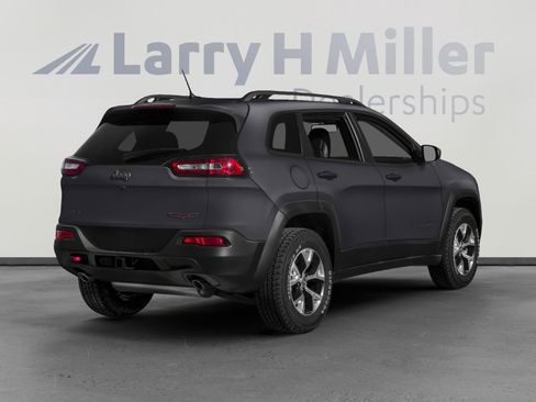 Used 2016 Jeep Cherokee Trailhawk w/ Cold Weather Group image 3