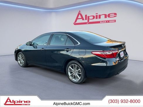 Used 2016 Toyota Camry SE image 3