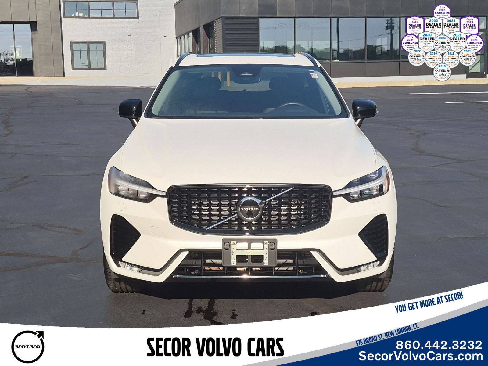 Used 2024 Volvo XC60 B5 Core w/ Protection Package Premier AWD/4WD image 2
