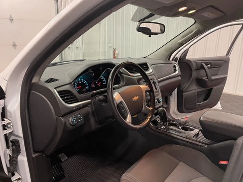Used 2017 Chevrolet Traverse LT image 33