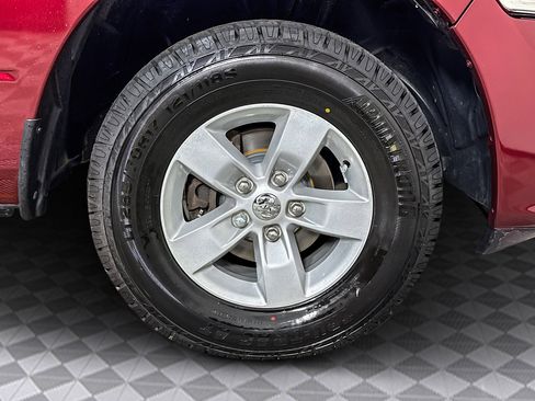 Used 2018 RAM 1500 Express image 36