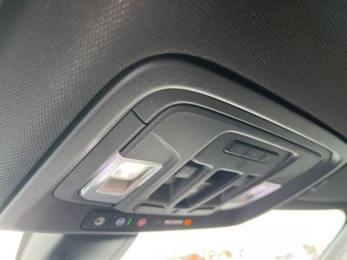 Used 2022 Chevrolet Silverado 1500 High Country image 32