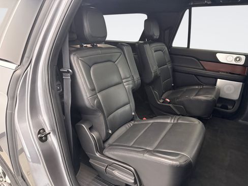 Used 2021 Lincoln Navigator L Reserve w/ Luxury Package AWD/4WD image 18