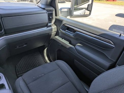 Used 2024 Chevrolet Silverado 2500 LT AWD/4WD image 16