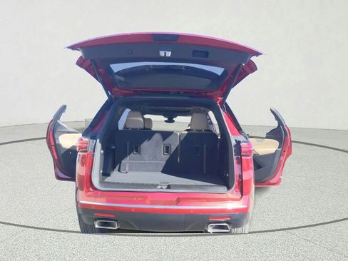 Used 2023 Chevrolet Traverse Premier image 12