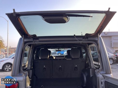 Used 2022 Jeep Wrangler Unlimited Sahara w/ Cold Weather Group image 10