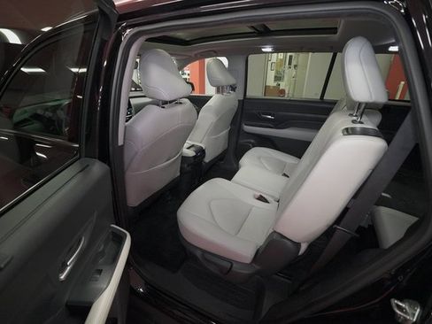 Certified 2024 Toyota Grand Highlander XLE image 14