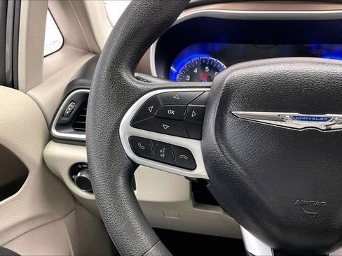 Used 2017 Chrysler Pacifica LX image 21