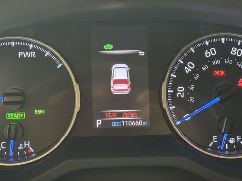 Used 2019 Toyota RAV4 LE image 17