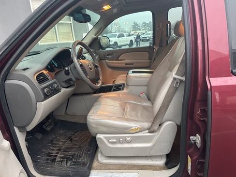 Used 2008 Chevrolet Suburban LT image 24