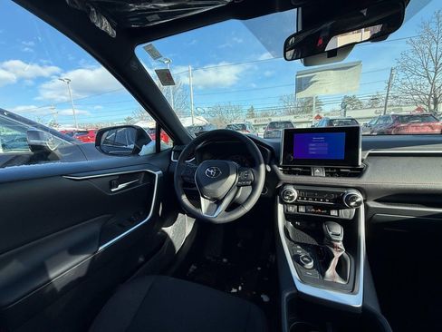 New 2025 Toyota RAV4 SE image 12
