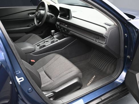 Used 2023 Honda Accord EX image 11