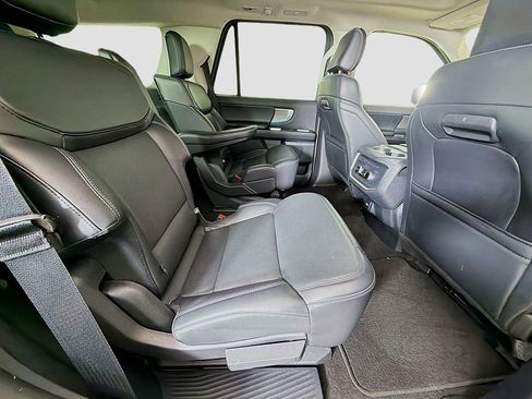 Used 2025 Ford Expedition Platinum AWD/4WD image 30