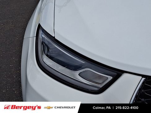 Used 2023 Chrysler Pacifica Touring-L FWD image 11