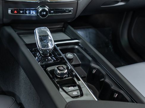 New 2026 Volvo XC60 B5 Plus w/ Climate Package image 20