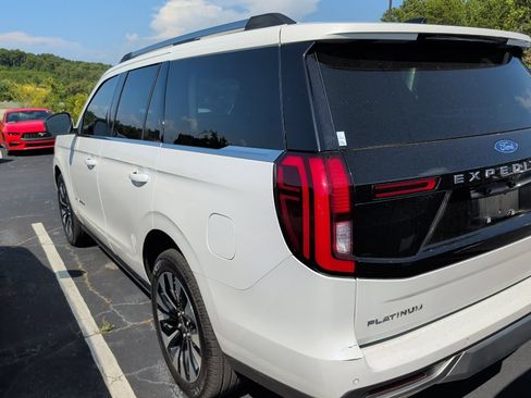 Used 2026 Ford Expedition Platinum w/ Driver's Package AWD/4WD image 5