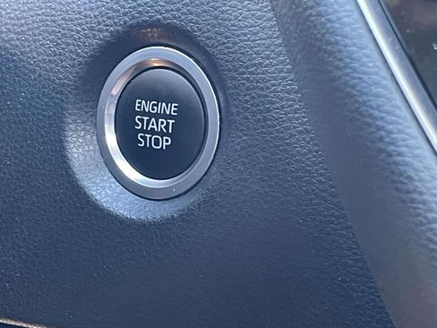 Used 2021 Toyota Corolla XLE image 31