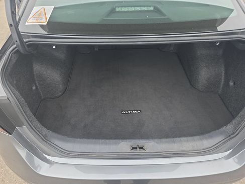 Used 2025 Nissan Altima 2.5 SV FWD image 21