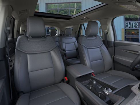 Used 2026 Ford Explorer Active w/ Active Comfort Package image 10