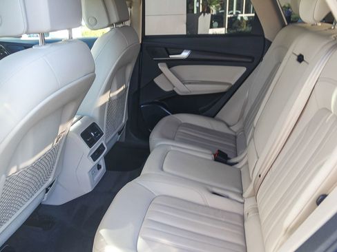 Used 2023 Audi Q5 2.0T Premium w/ Convenience Package image 18