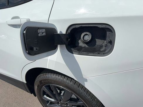 Used 2024 Chevrolet Equinox RS image 25