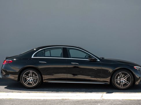 Used 2024 Mercedes-Benz E 350 4MATIC Sedan image 7