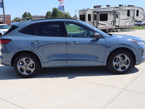 Used 2024 Ford Escape ST-Line w/ Tech Pack #1 AWD/4WD image 4