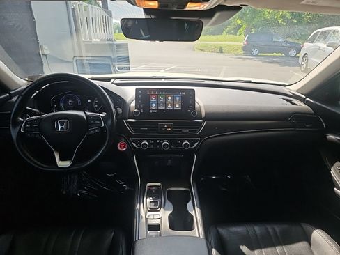 Used 2019 Honda Accord Touring image 12