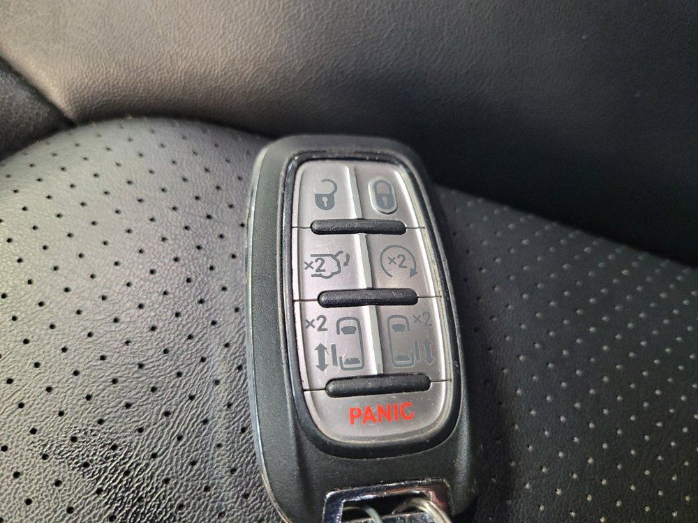 Used 2024 Chrysler Pacifica Touring-L FWD image 32