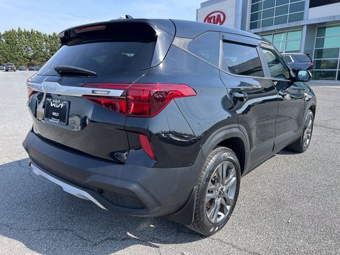Used 2023 Kia Seltos LX AWD/4WD image 6