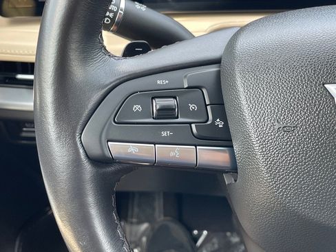 Used 2024 Cadillac XT4 Premium Luxury image 15