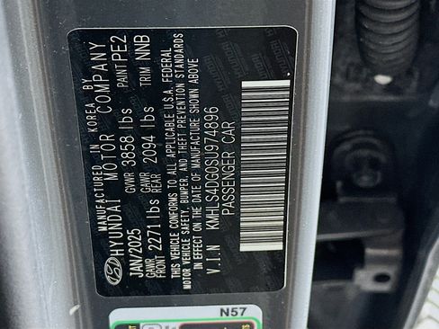 Used 2025 Hyundai Elantra SEL FWD image 12