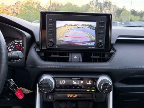 Used 2021 Toyota RAV4 LE image 20