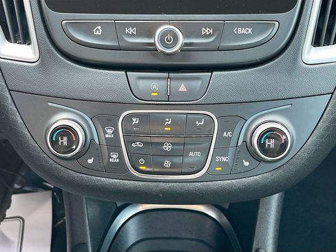 Used 2025 Chevrolet Malibu LT image 24