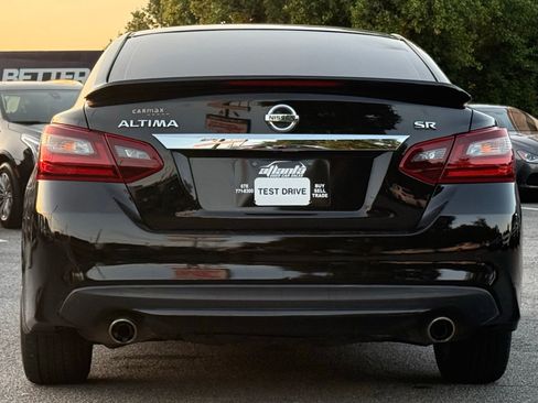 Used 2017 Nissan Altima 2.5 SR w/ Midnight Edition Package FWD image 4