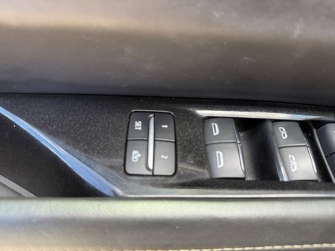 Used 2022 Cadillac Escalade Sport Platinum AWD/4WD image 16