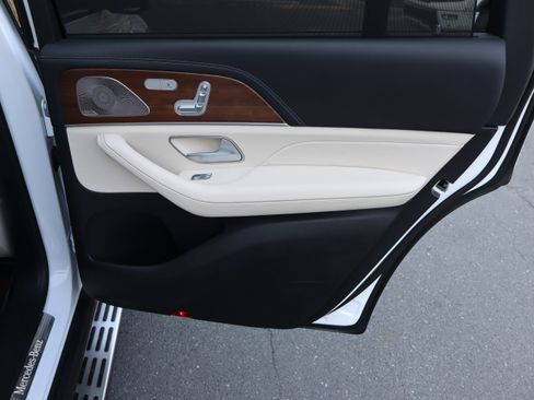 Used 2024 Mercedes-Benz GLS 580 4MATIC image 37