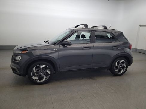 Used 2023 Hyundai Venue SEL FWD image 2